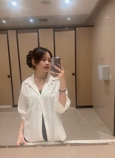 Sishi - escort in Bali Photo 3 of 5