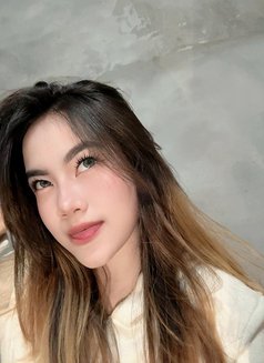 Sishi - escort in Bali Photo 4 of 5