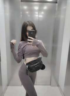 Sisi - escort in Beirut Photo 1 of 6