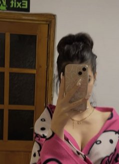 Sisi - escort in Beirut Photo 7 of 8