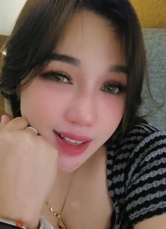 Sisil - masseuse in Bali Photo 5 of 13
