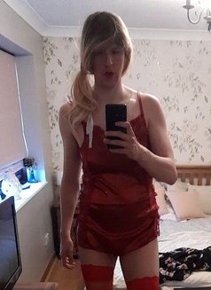 Sissypawgmilf - Transsexual escort in London Photo 15 of 27