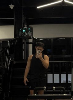 Siv - Male escort in Manila Photo 7 of 9