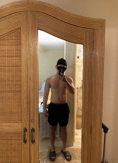 Siv New - Male escort in Manila Photo 4 of 8