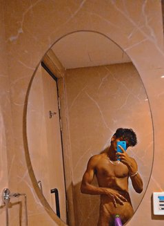 Siva - Male escort in New Delhi Photo 3 of 5