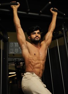 Six Pack Abs - Male escort in New Delhi Photo 6 of 10