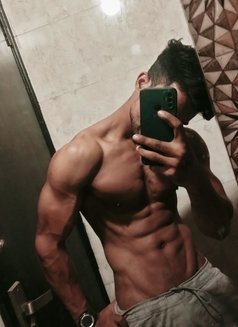 Six Pack Abs - Male escort in New Delhi Photo 10 of 10