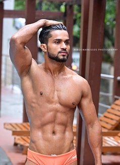 Six Pack - Acompañantes masculino in New Delhi Photo 4 of 5