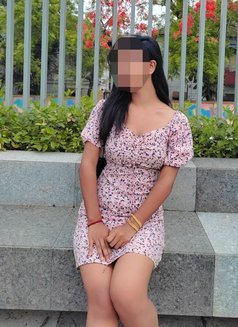 Siya (Cam & Real Meet) - puta in Hyderabad Photo 1 of 2