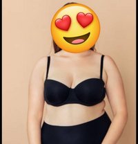 Siya - puta in Pune Photo 1 of 2