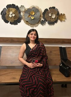 Siya - puta in Hyderabad Photo 1 of 1