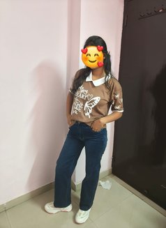 Siya - escort in Noida Photo 1 of 5