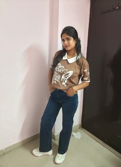 Siya - escort in Noida Photo 3 of 5