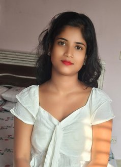Siya - escort in Noida Photo 4 of 5