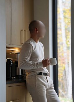 Skalis - Male escort in Montreal Photo 4 of 11