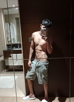 Skd - Male escort in Dubai Photo 1 of 3