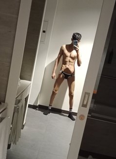 Skd - Male escort in Dubai Photo 3 of 4