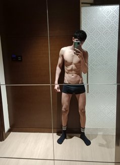 SKDXB - Acompañantes masculino in Dubai Photo 4 of 29