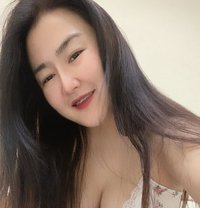 Sky 1 - masseuse in Muscat