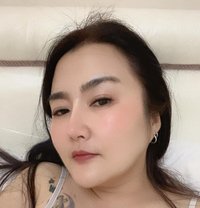 Sky 1 - masseuse in Muscat