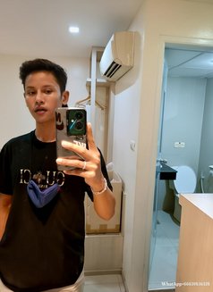 Sky 28 Hot night - masseuse in Bangkok Photo 7 of 12