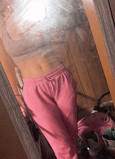 Sky - puta in Riyadh Photo 2 of 3