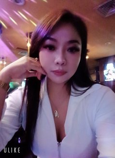 Sky - puta in Doha Photo 1 of 4