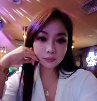 Sky - puta in Doha Photo 1 of 4