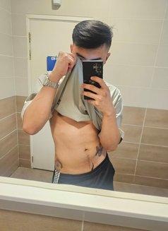 Sky - Acompañantes masculino in Doha Photo 5 of 5