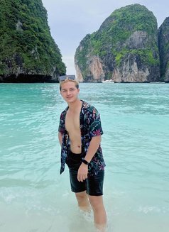 Sky - Male escort in Doha Photo 9 of 21