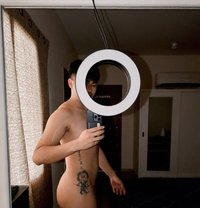 SkY - Acompañantes masculino in Doha