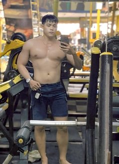 Skygentle - Male escort in Singapore Photo 7 of 8