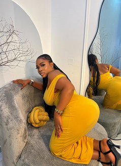 Skyview - escort in Port Harcourt Photo 2 of 5