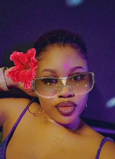 Sleeky - escort in Accra Photo 2 of 3