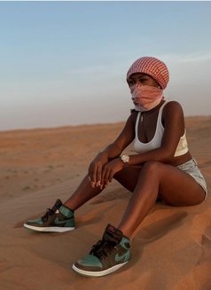 Slim Barbie - puta in Abu Dhabi Photo 5 of 9