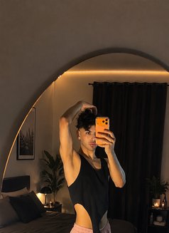 Slim Boy - Male escort in Riyadh Photo 1 of 5