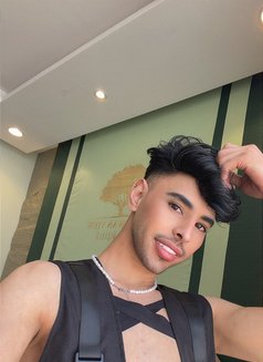 Slim Boy - Male escort in Riyadh Photo 2 of 5
