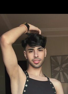 Slim Boy - Male escort in Riyadh Photo 5 of 5
