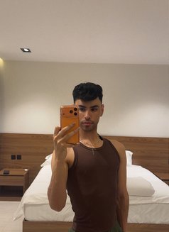 Slim Boy - Acompañantes masculino in Riyadh Photo 6 of 8