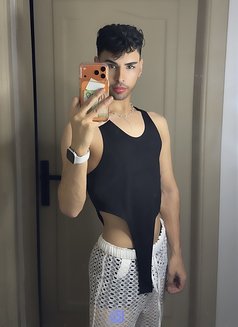 Slim Boy - Acompañantes masculino in Riyadh Photo 8 of 9
