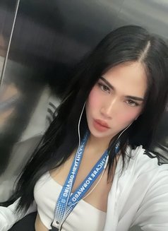 Slim Jade - Transsexual escort in Manila Photo 5 of 7