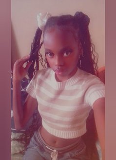Slim Princess - escort in Abuja Photo 2 of 5
