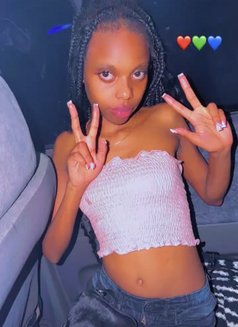 Slim Princess - escort in Abuja Photo 3 of 5