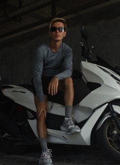 Slimboy_VIP_XXL - Male escort in Paris Photo 15 of 17