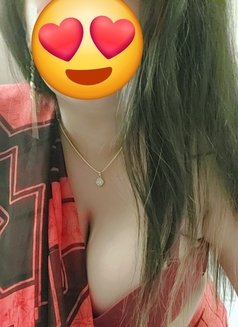 Slutty, Busty Indian MILF - puta in Dubai Photo 13 of 18