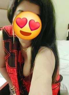 Slutty, Busty Indian MILF - puta in Dubai Photo 14 of 18