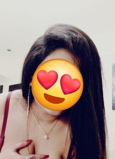 Slutty, Busty Indian MILF - puta in Dubai Photo 15 of 18