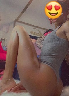 Slutty Horny African Girl Mia - puta in Vadodara Photo 2 of 7