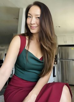 Singaporean Mommy - escort in Taipei Photo 4 of 10