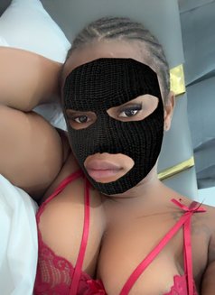 Sluttyvanny - Acompañantes transexual in Lagos, Nigeria Photo 3 of 4